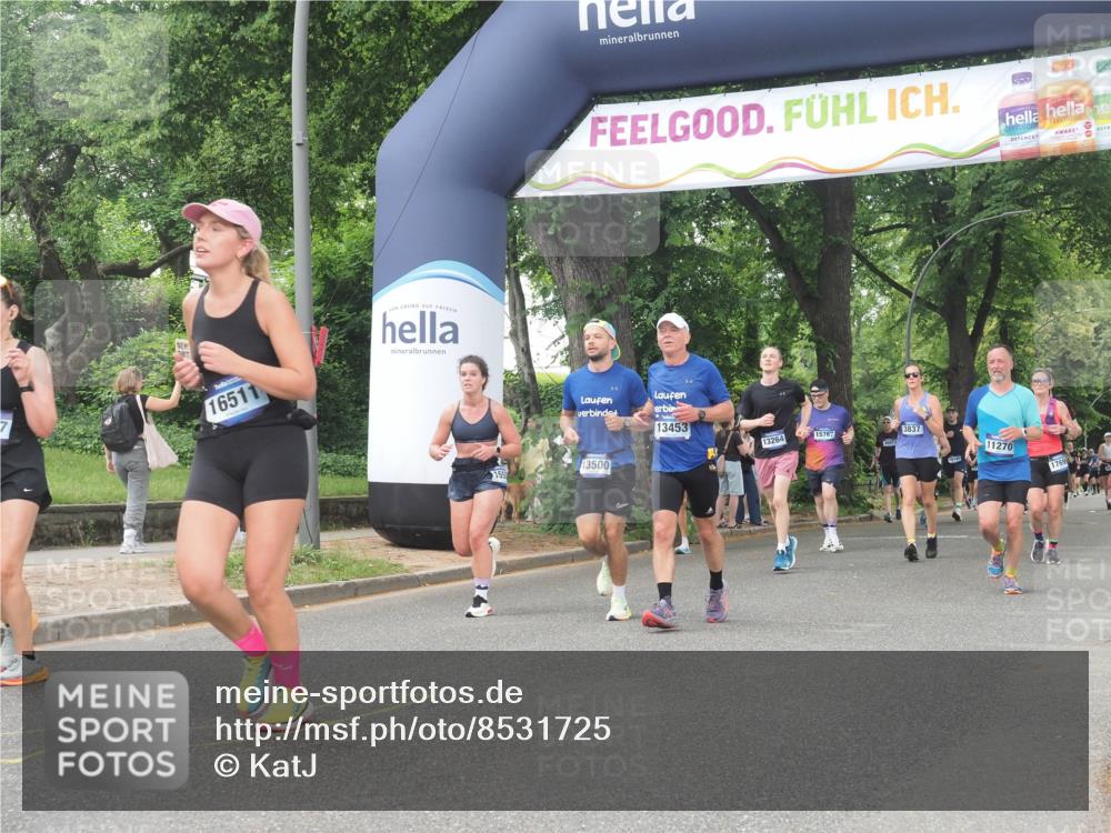 29.06.2025 - hella hamburg halbmarathon KatJ http://msf.ph/oto/8531725 29.06.2025 11:09:28 Zwischen KM18-KM19 1072, 1401, 3837 meine-sportfotos.de
