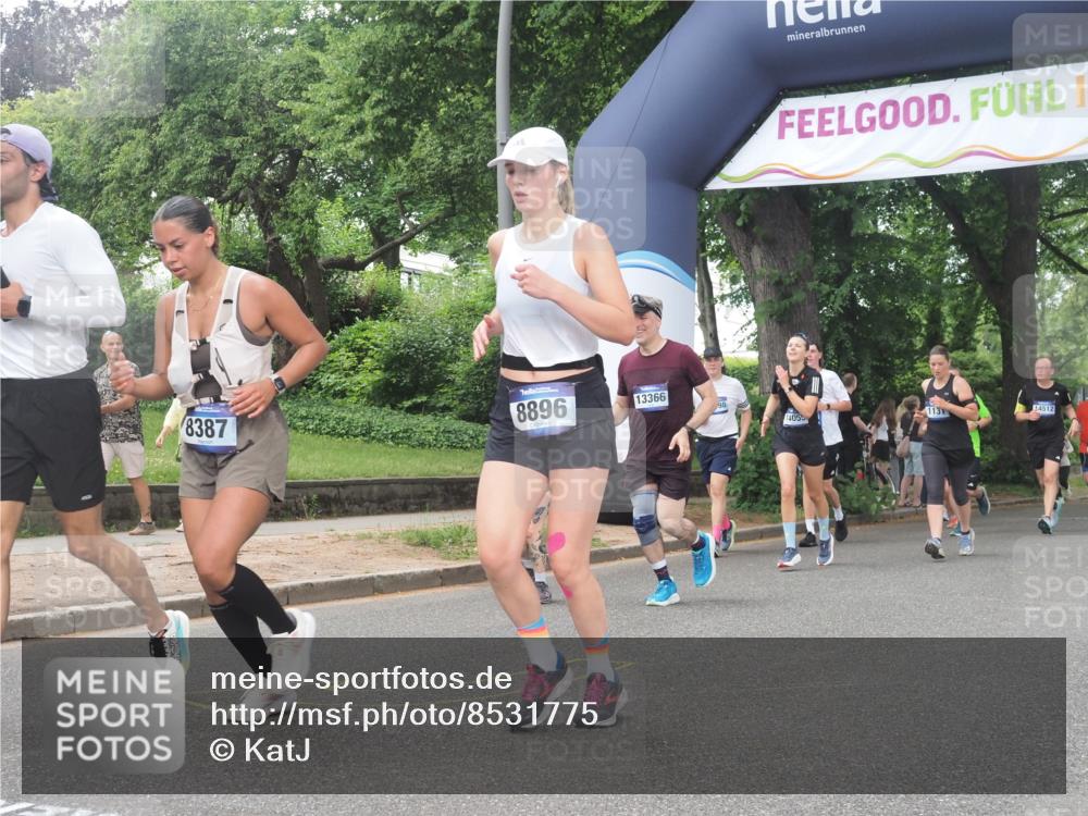 29.06.2025 - hella hamburg halbmarathon KatJ http://msf.ph/oto/8531775 29.06.2025 11:09:40 Zwischen KM18-KM19 1131, 4697, 6287, 6784, 6785, 8144, 8387 meine-sportfotos.de