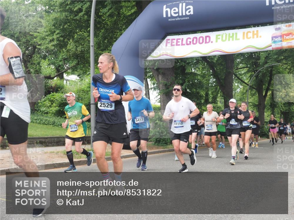 29.06.2025 - hella hamburg halbmarathon KatJ http://msf.ph/oto/8531822 29.06.2025 11:09:49 Zwischen KM18-KM19 1963, 2351, 2529, 3458, 5035, 5079, 5493, 6214, 8537 meine-sportfotos.de