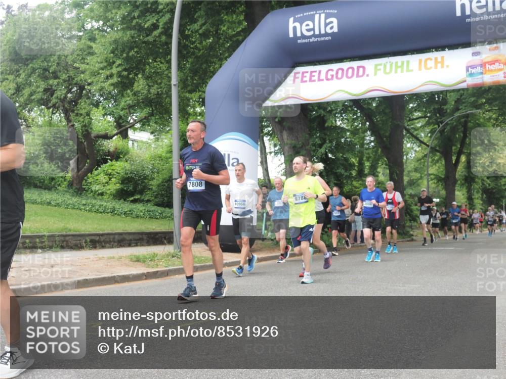 29.06.2025 - hella hamburg halbmarathon KatJ http://msf.ph/oto/8531926 29.06.2025 11:10:10 Zwischen KM18-KM19 1747, 2886, 7808 meine-sportfotos.de