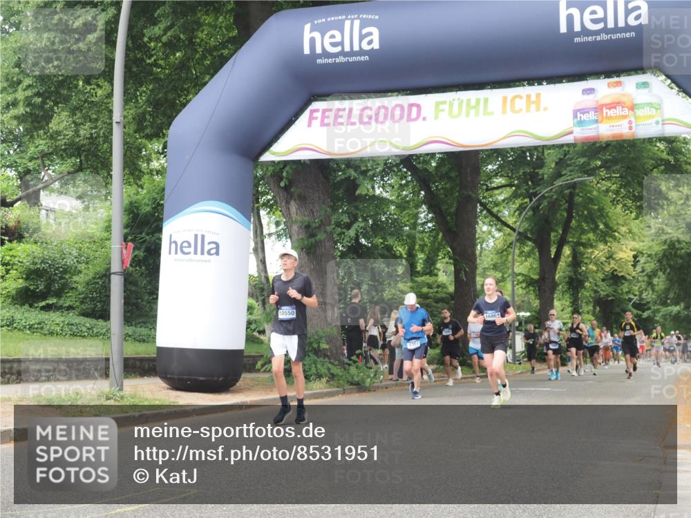 29.06.2025 - hella hamburg halbmarathon KatJ http://msf.ph/oto/8531951 29.06.2025 11:10:15 Zwischen KM18-KM19 2886, 7808, 7891 meine-sportfotos.de