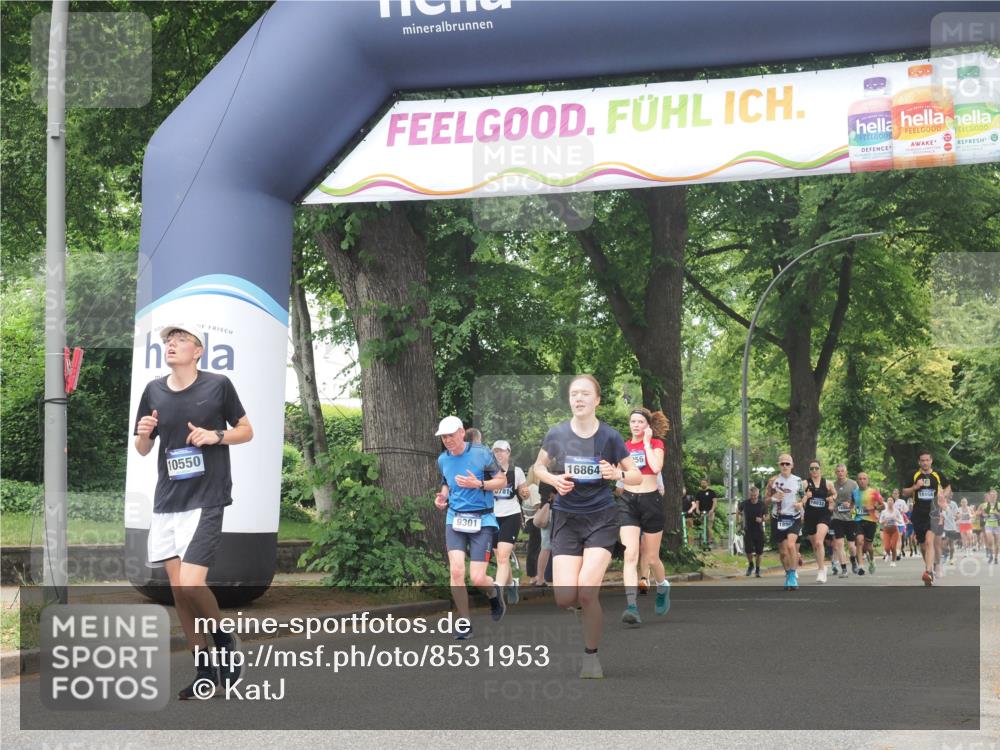 29.06.2025 - hella hamburg halbmarathon KatJ http://msf.ph/oto/8531953 29.06.2025 11:10:16 Zwischen KM18-KM19 2886, 7891 meine-sportfotos.de