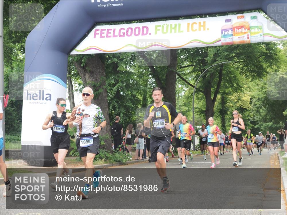 29.06.2025 - hella hamburg halbmarathon KatJ http://msf.ph/oto/8531986 29.06.2025 11:10:21 Zwischen KM18-KM19 7188, 7945 meine-sportfotos.de