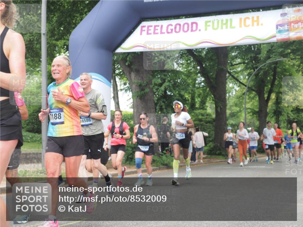 29.06.2025 - hella hamburg halbmarathon KatJ http://msf.ph/oto/8532009 29.06.2025 11:10:25 Zwischen KM18-KM19 1458, 3179, 7188, 7190, 7945 meine-sportfotos.de