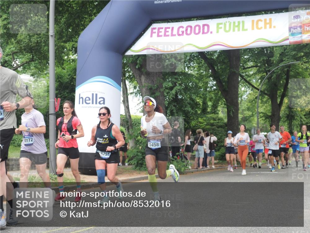 29.06.2025 - hella hamburg halbmarathon KatJ http://msf.ph/oto/8532016 29.06.2025 11:10:26 Zwischen KM18-KM19 1458, 3179, 7188, 7190, 7945 meine-sportfotos.de