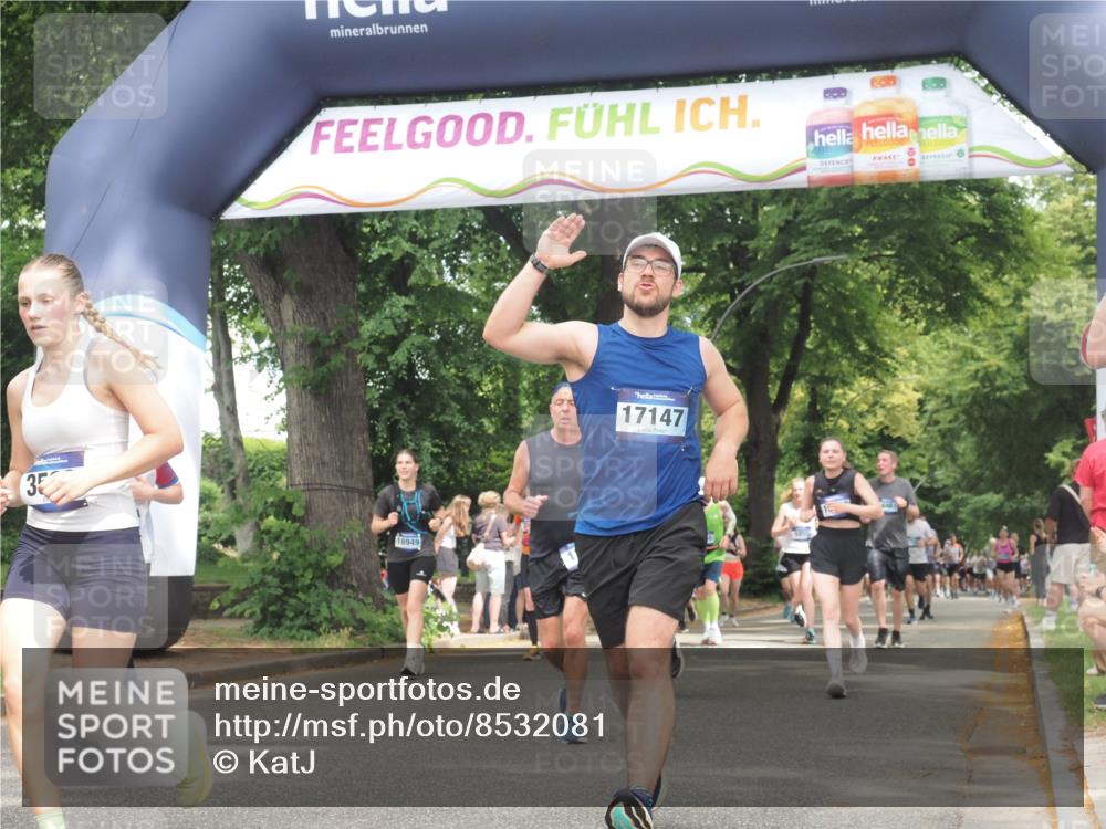 29.06.2025 - hella hamburg halbmarathon KatJ http://msf.ph/oto/8532081 29.06.2025 11:10:38 Zwischen KM18-KM19 1269, 2306, 2688, 3529, 4166, 5041, 5429, 6977, 7519 meine-sportfotos.de