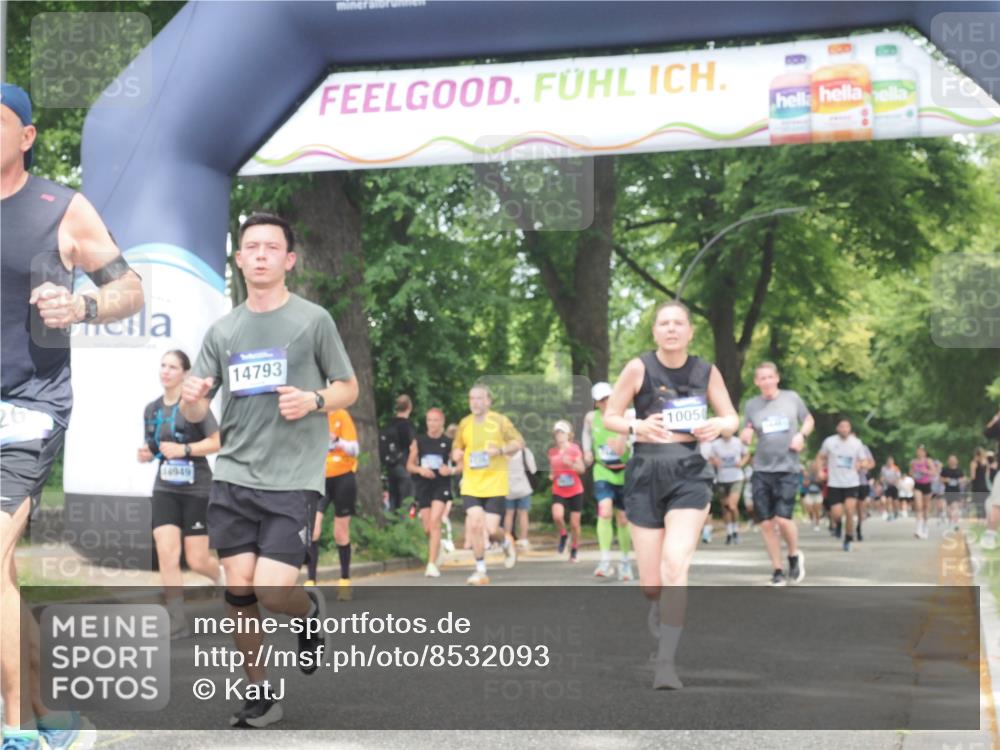 29.06.2025 - hella hamburg halbmarathon KatJ http://msf.ph/oto/8532093 29.06.2025 11:10:40 Zwischen KM18-KM19 1269, 2306, 3529, 5429, 7446, 7447 meine-sportfotos.de