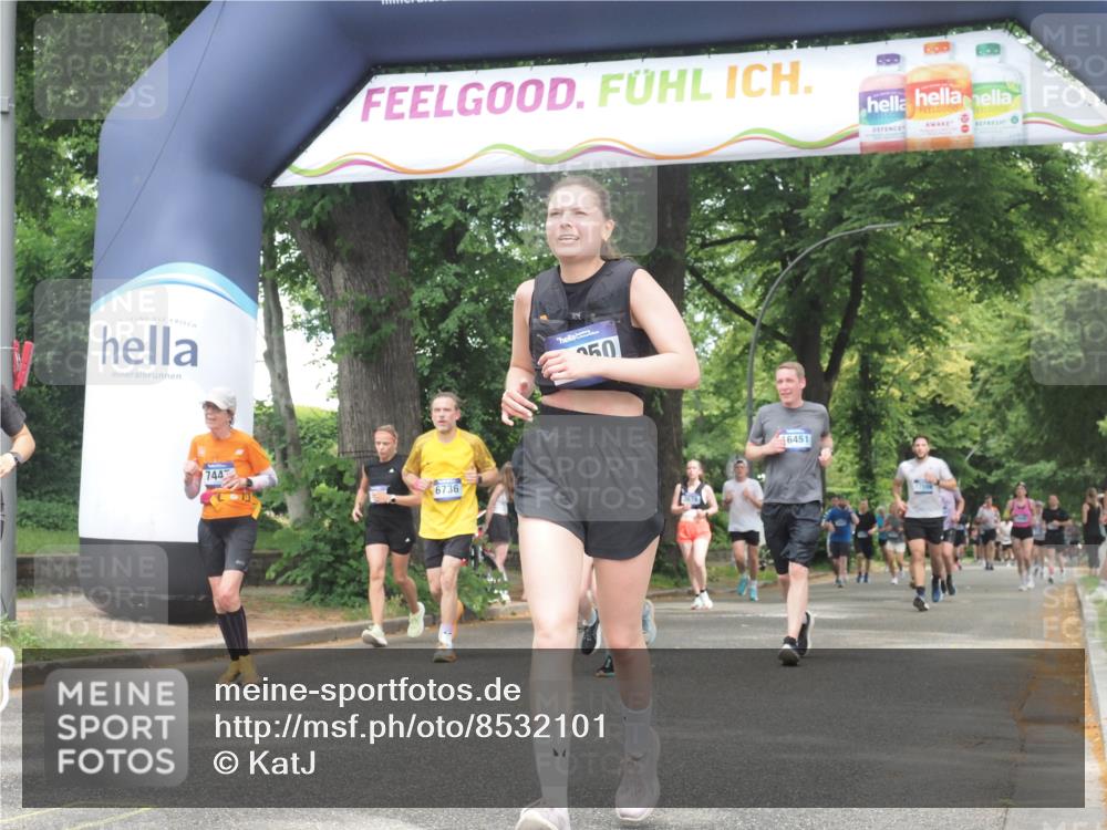29.06.2025 - hella hamburg halbmarathon KatJ http://msf.ph/oto/8532101 29.06.2025 11:10:41 Zwischen KM18-KM19 1269, 2306, 3529, 3817, 7446, 7447 meine-sportfotos.de