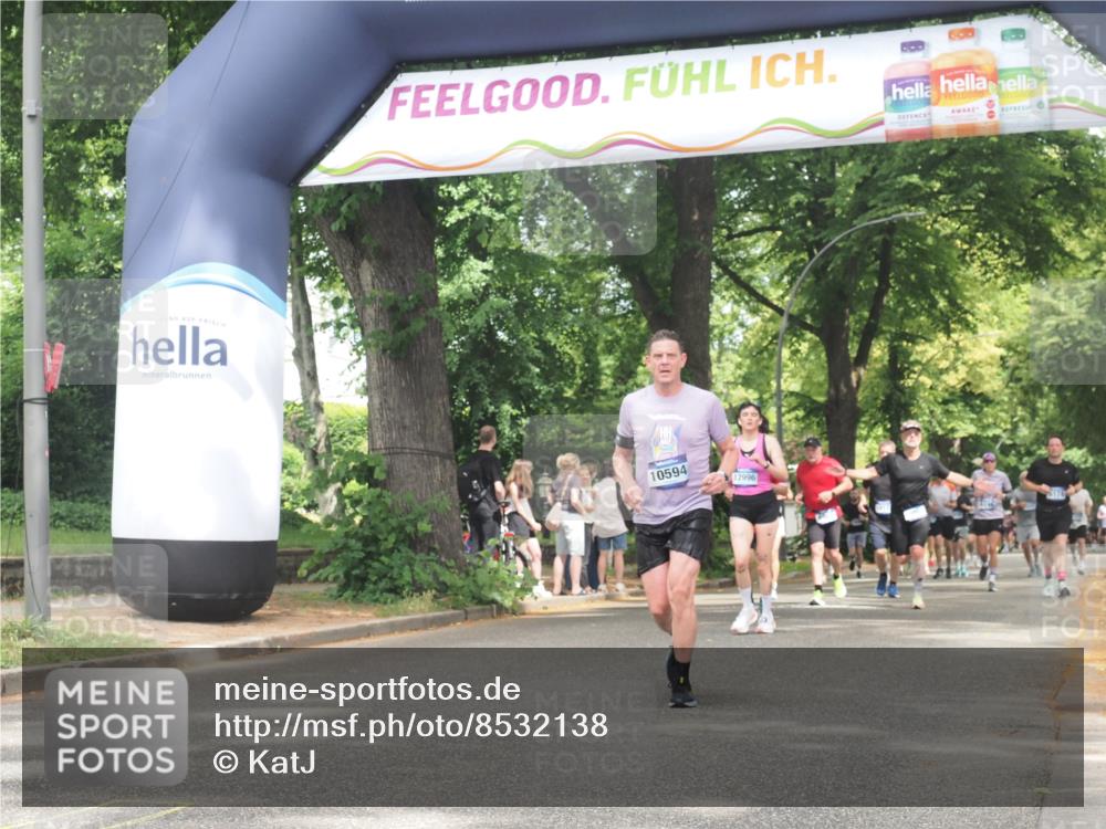 29.06.2025 - hella hamburg halbmarathon KatJ http://msf.ph/oto/8532138 29.06.2025 11:10:48 Zwischen KM18-KM19 3678, 3817, 6102, 6736, 7446, 7447 meine-sportfotos.de