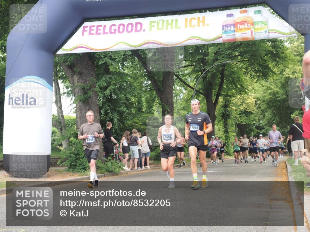 29.06.2025 - hella hamburg halbmarathon KatJ http://msf.ph/oto/8532205 29.06.2025 11:11:03 Zwischen KM18-KM19 1011, 4113, 4131, 5929, 5930 meine-sportfotos.de