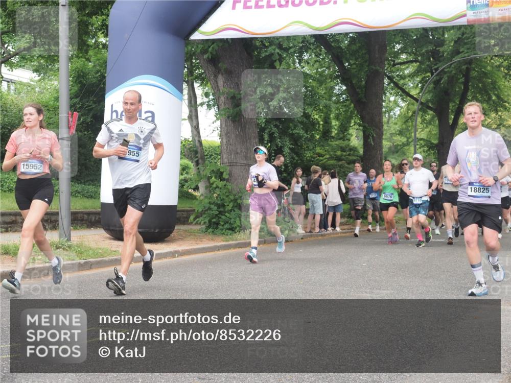29.06.2025 - hella hamburg halbmarathon KatJ http://msf.ph/oto/8532226 29.06.2025 11:11:09 Zwischen KM18-KM19 4834, 7348 meine-sportfotos.de