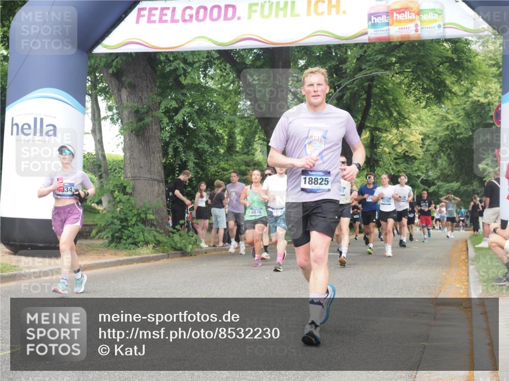 29.06.2025 - hella hamburg halbmarathon KatJ http://msf.ph/oto/8532230 29.06.2025 11:11:10 Zwischen KM18-KM19 4834, 7348 meine-sportfotos.de