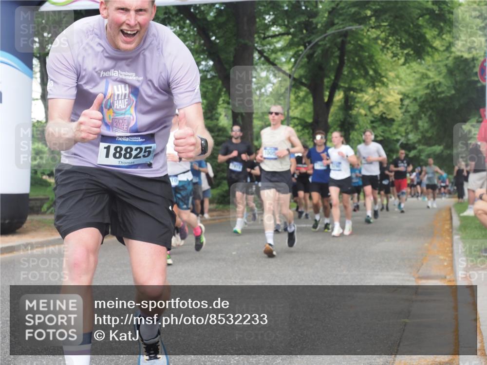 29.06.2025 - hella hamburg halbmarathon KatJ http://msf.ph/oto/8532233 29.06.2025 11:11:11 Zwischen KM18-KM19 1005, 4834, 6676, 7348, 7978 meine-sportfotos.de