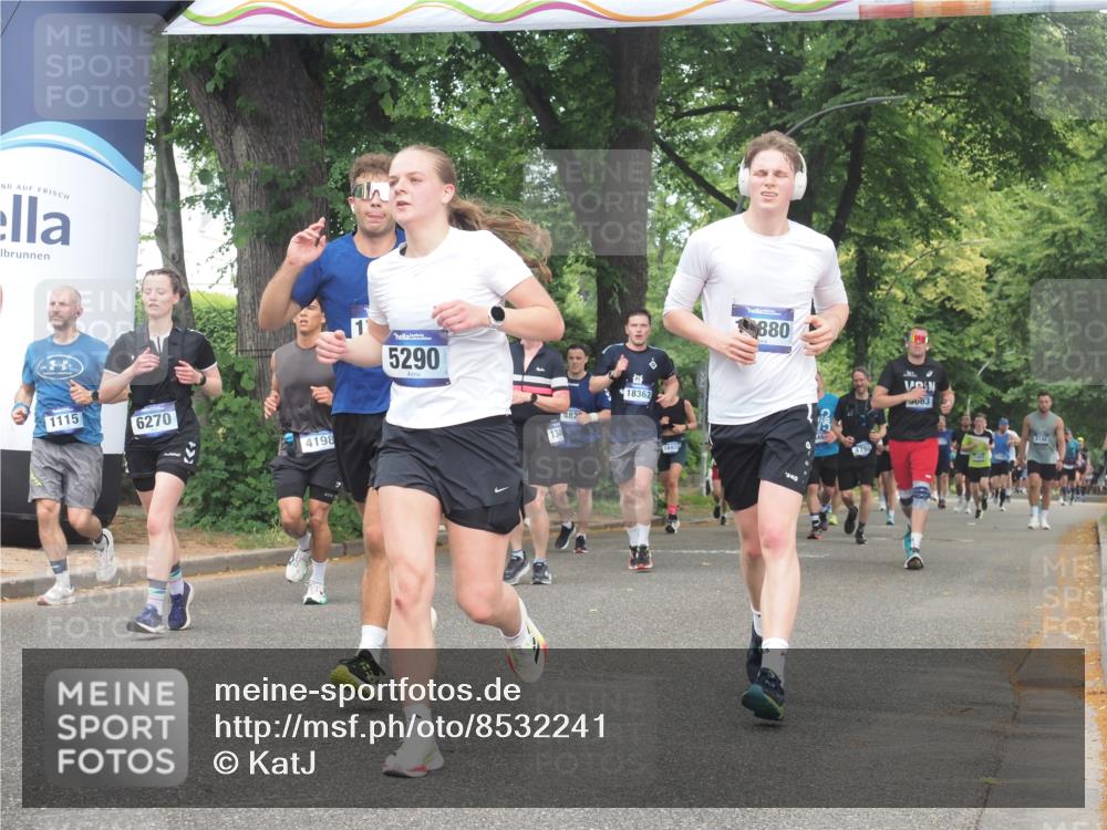 29.06.2025 - hella hamburg halbmarathon KatJ http://msf.ph/oto/8532241 29.06.2025 11:11:15 Zwischen KM18-KM19 1005, 1115, 4198, 4829, 4834, 5290, 6676, 7978, 8085 meine-sportfotos.de
