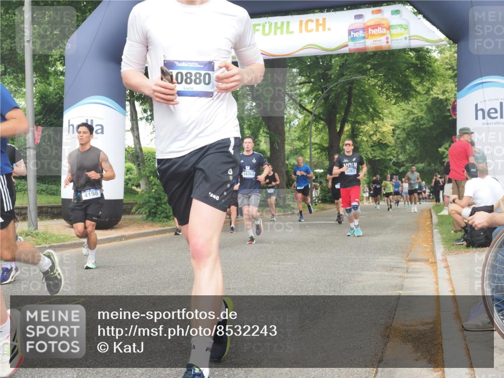 29.06.2025 - hella hamburg halbmarathon KatJ http://msf.ph/oto/8532243 29.06.2025 11:11:16 Zwischen KM18-KM19 1005, 1115, 4198, 4829, 4834, 5290, 6270, 6676, 7978, 8085 meine-sportfotos.de