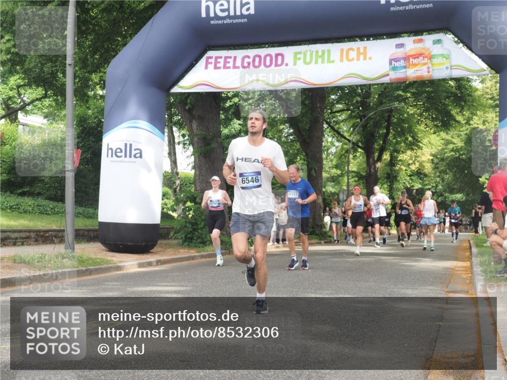 29.06.2025 - hella hamburg halbmarathon KatJ http://msf.ph/oto/8532306 29.06.2025 11:11:28 Zwischen KM18-KM19 6546, 7169, 8146 meine-sportfotos.de