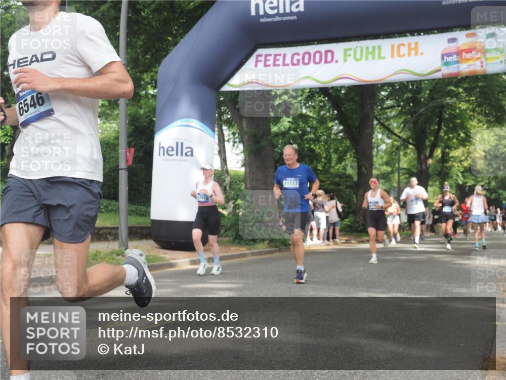 29.06.2025 - hella hamburg halbmarathon KatJ http://msf.ph/oto/8532310 29.06.2025 11:11:29 Zwischen KM18-KM19 6546, 7169, 8146 meine-sportfotos.de