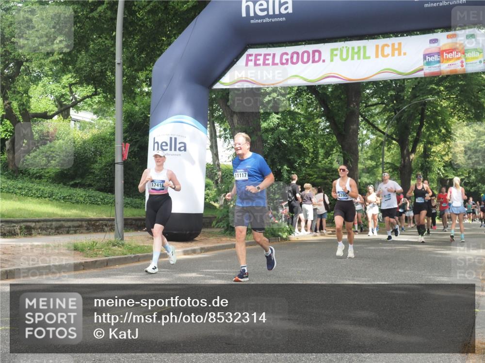 29.06.2025 - hella hamburg halbmarathon KatJ http://msf.ph/oto/8532314 29.06.2025 11:11:30 Zwischen KM18-KM19 4395, 6546, 8146 meine-sportfotos.de