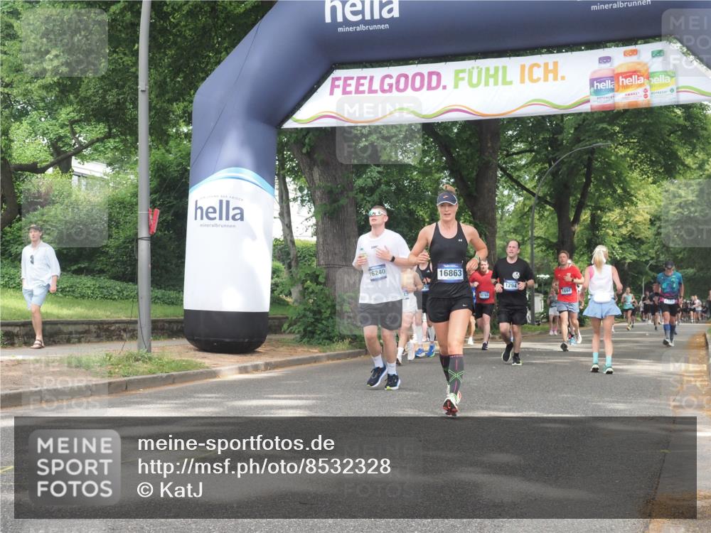 29.06.2025 - hella hamburg halbmarathon KatJ http://msf.ph/oto/8532328 29.06.2025 11:11:33 Zwischen KM18-KM19 4194, 4395, 6546 meine-sportfotos.de