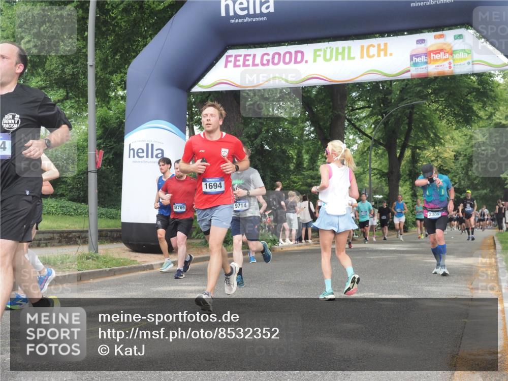 29.06.2025 - hella hamburg halbmarathon KatJ http://msf.ph/oto/8532352 29.06.2025 11:11:37 Zwischen KM18-KM19 1294, 1694, 2305, 4194, 4395, 5759 meine-sportfotos.de
