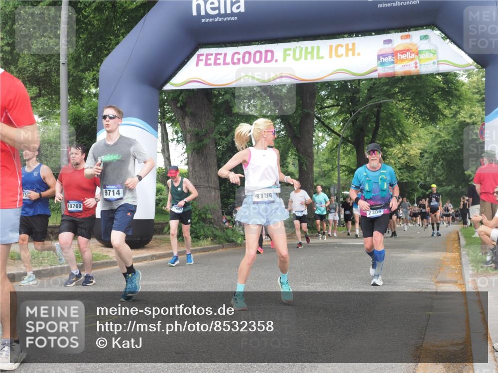 29.06.2025 - hella hamburg halbmarathon KatJ http://msf.ph/oto/8532358 29.06.2025 11:11:38 Zwischen KM18-KM19 1294, 1694, 2305, 4194, 4395, 5759 meine-sportfotos.de