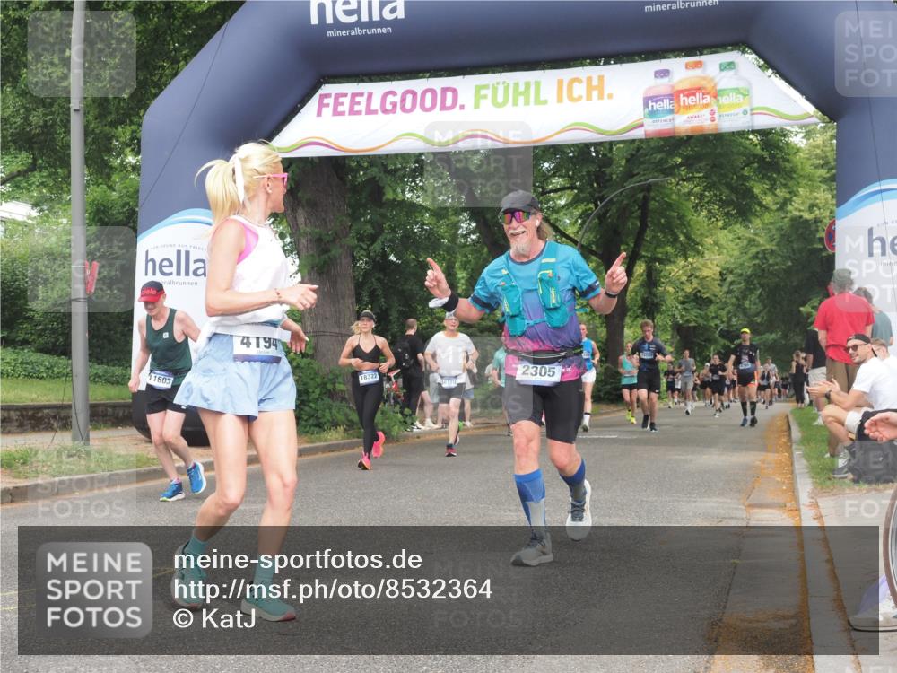 29.06.2025 - hella hamburg halbmarathon KatJ http://msf.ph/oto/8532364 29.06.2025 11:11:39 Zwischen KM18-KM19 1294, 1694, 2305, 4194, 5759 meine-sportfotos.de