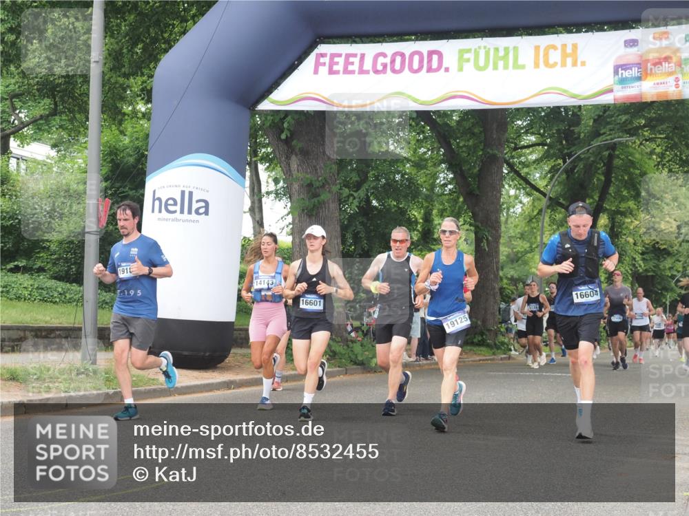 29.06.2025 - hella hamburg halbmarathon KatJ http://msf.ph/oto/8532455 29.06.2025 11:12:02 Zwischen KM18-KM19 3003, 5322, 7917 meine-sportfotos.de