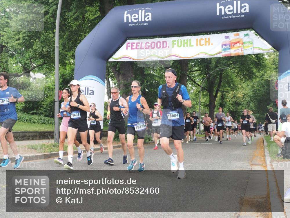 29.06.2025 - hella hamburg halbmarathon KatJ http://msf.ph/oto/8532460 29.06.2025 11:12:03 Zwischen KM18-KM19 3003, 5322 meine-sportfotos.de