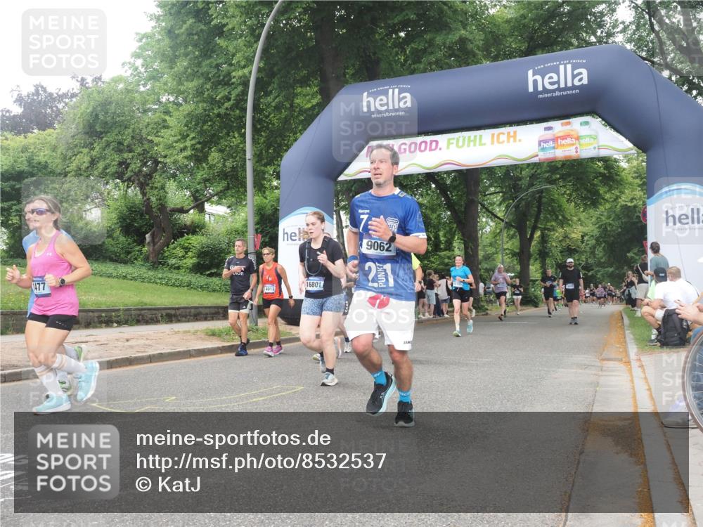 29.06.2025 - hella hamburg halbmarathon KatJ http://msf.ph/oto/8532537 29.06.2025 11:12:21 Zwischen KM18-KM19 1477, 2703, 3842, 6307, 6724, 7529 meine-sportfotos.de