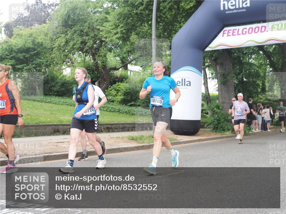 29.06.2025 - hella hamburg halbmarathon KatJ http://msf.ph/oto/8532552 29.06.2025 11:12:24 Zwischen KM18-KM19 1477, 2703, 6307, 6724 meine-sportfotos.de