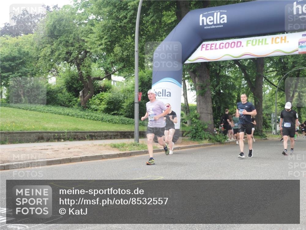 29.06.2025 - hella hamburg halbmarathon KatJ http://msf.ph/oto/8532557 29.06.2025 11:12:26 Zwischen KM18-KM19 2703, 3825, 6307 meine-sportfotos.de