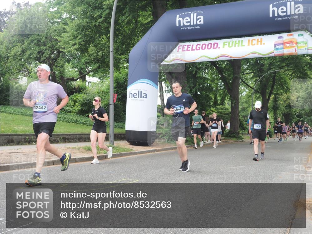29.06.2025 - hella hamburg halbmarathon KatJ http://msf.ph/oto/8532563 29.06.2025 11:12:27 Zwischen KM18-KM19 2703, 3825 meine-sportfotos.de