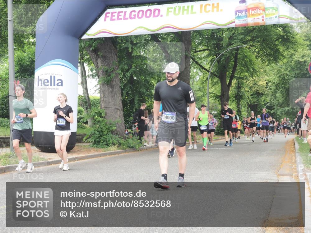 29.06.2025 - hella hamburg halbmarathon KatJ http://msf.ph/oto/8532568 29.06.2025 11:12:30 Zwischen KM18-KM19 3825, 3826 meine-sportfotos.de