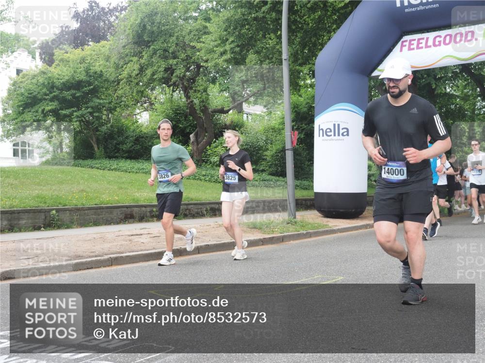 29.06.2025 - hella hamburg halbmarathon KatJ http://msf.ph/oto/8532573 29.06.2025 11:12:32 Zwischen KM18-KM19 3185, 3825, 3826 meine-sportfotos.de
