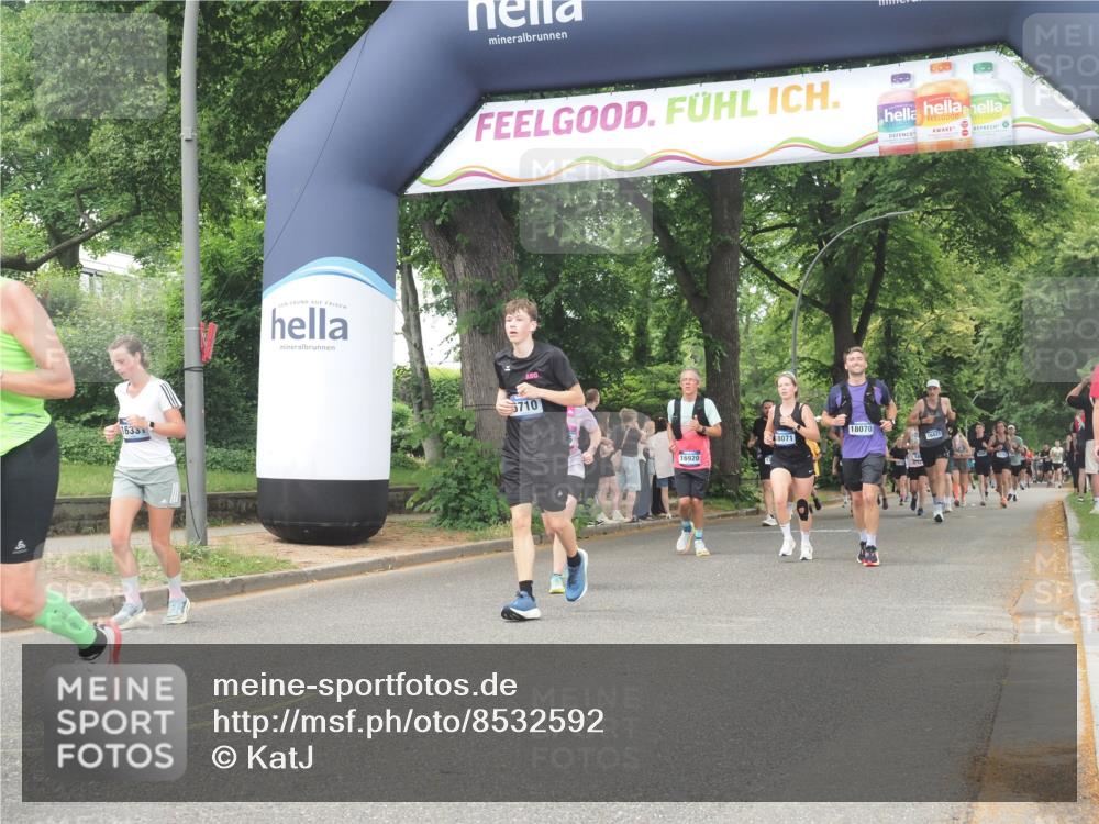 29.06.2025 - hella hamburg halbmarathon KatJ http://msf.ph/oto/8532592 29.06.2025 11:12:36 Zwischen KM18-KM19 3185, 3826, 6710, 7266 meine-sportfotos.de