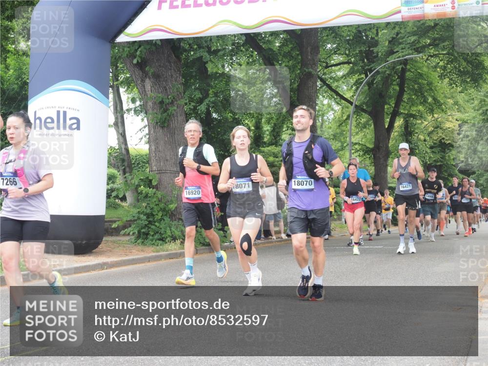 29.06.2025 - hella hamburg halbmarathon KatJ http://msf.ph/oto/8532597 29.06.2025 11:12:37 Zwischen KM18-KM19 3185, 3826, 6710, 7266 meine-sportfotos.de
