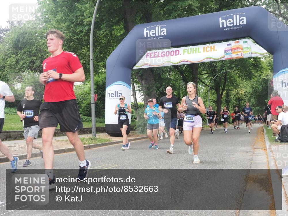 29.06.2025 - hella hamburg halbmarathon KatJ http://msf.ph/oto/8532663 29.06.2025 11:12:50 Zwischen KM18-KM19 1187, 1444, 1773, 3573, 3579, 4289, 5629, 6556, 6663, 7228 meine-sportfotos.de