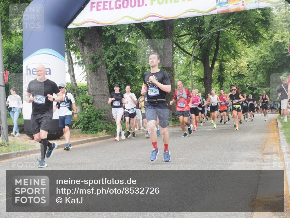 29.06.2025 - hella hamburg halbmarathon KatJ http://msf.ph/oto/8532726 29.06.2025 11:13:59 Zwischen KM18-KM19 6048, 6049 meine-sportfotos.de