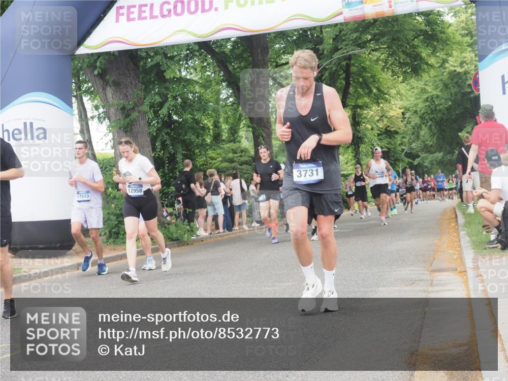 29.06.2025 - hella hamburg halbmarathon KatJ http://msf.ph/oto/8532773 29.06.2025 11:14:09 Zwischen KM18-KM19 2294, 2414, 3731, 4161, 4349, 6598, 7351 meine-sportfotos.de