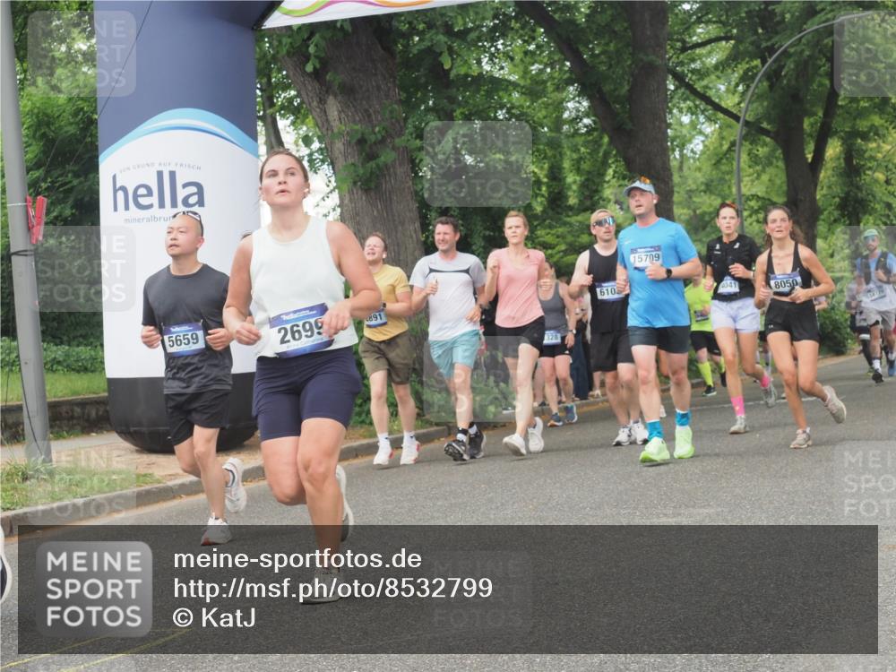 29.06.2025 - hella hamburg halbmarathon KatJ http://msf.ph/oto/8532799 29.06.2025 11:14:16 Zwischen KM18-KM19 2699, 5659, 6103, 6285, 8050, 8083 meine-sportfotos.de
