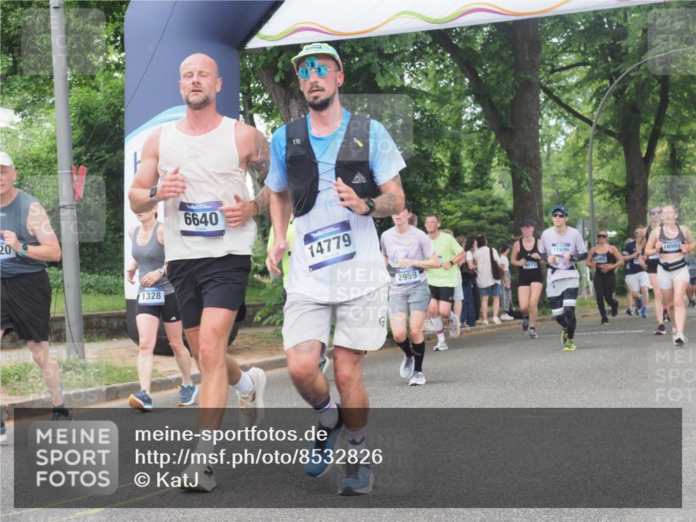 29.06.2025 - hella hamburg halbmarathon KatJ http://msf.ph/oto/8532826 29.06.2025 11:14:21 Zwischen KM18-KM19 1328, 2699, 2891, 2959, 5659, 6103, 6640, 7820, 8050 meine-sportfotos.de
