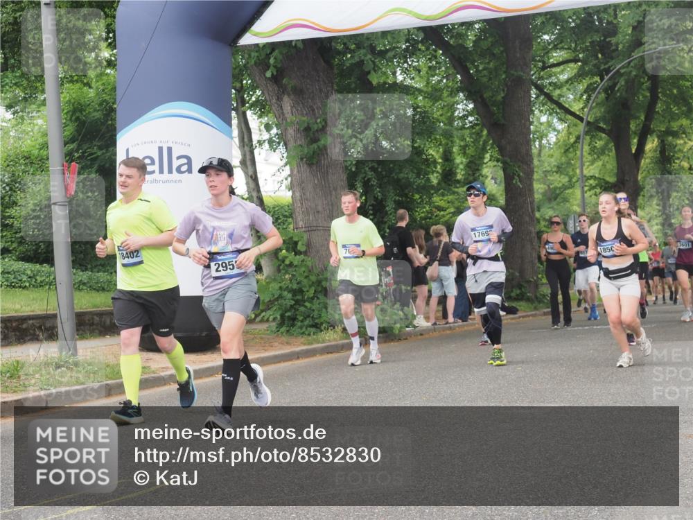 29.06.2025 - hella hamburg halbmarathon KatJ http://msf.ph/oto/8532830 29.06.2025 11:14:22 Zwischen KM18-KM19 1328, 2699, 2891, 2959, 5659, 6103, 6640, 7820, 8050 meine-sportfotos.de