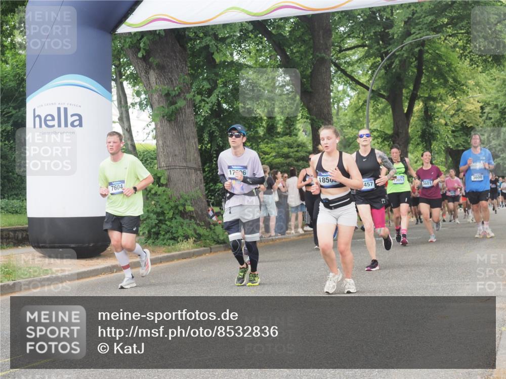 29.06.2025 - hella hamburg halbmarathon KatJ http://msf.ph/oto/8532836 29.06.2025 11:14:23 Zwischen KM18-KM19 1328, 2891, 2959, 6103, 6640, 7820, 8050 meine-sportfotos.de