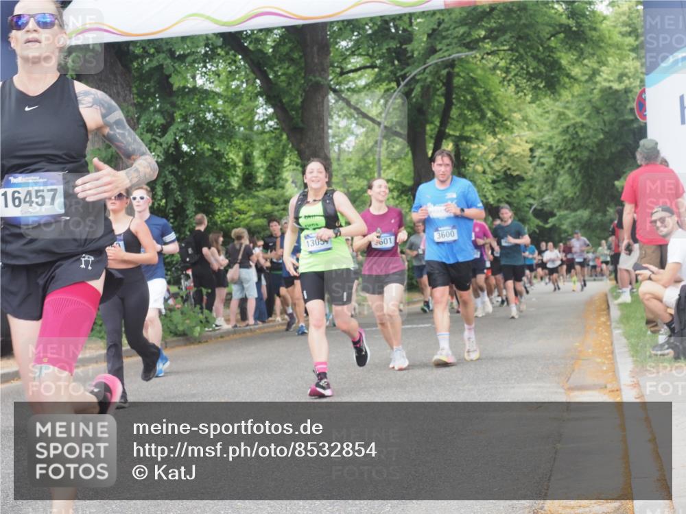 29.06.2025 - hella hamburg halbmarathon KatJ http://msf.ph/oto/8532854 29.06.2025 11:14:26 Zwischen KM18-KM19 1328, 2891, 2959, 3600, 3601, 4969, 6640, 7604, 7820 meine-sportfotos.de
