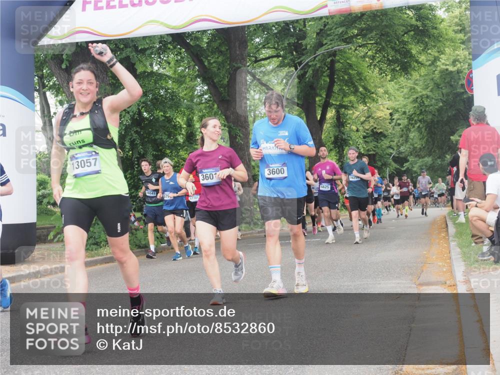 29.06.2025 - hella hamburg halbmarathon KatJ http://msf.ph/oto/8532860 29.06.2025 11:14:27 Zwischen KM18-KM19 2959, 3600, 3601, 4969, 6578, 7604, 7820 meine-sportfotos.de