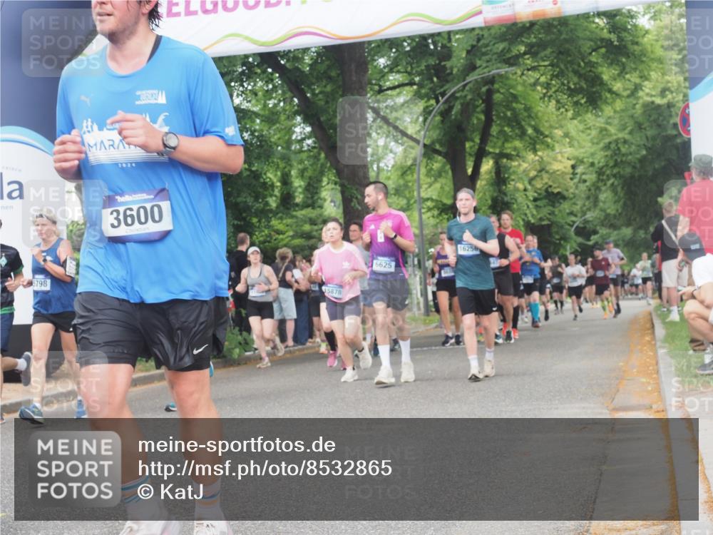 29.06.2025 - hella hamburg halbmarathon KatJ http://msf.ph/oto/8532865 29.06.2025 11:14:29 Zwischen KM18-KM19 3600, 3601, 4969, 5798, 6578, 6625, 7604, 7820 meine-sportfotos.de
