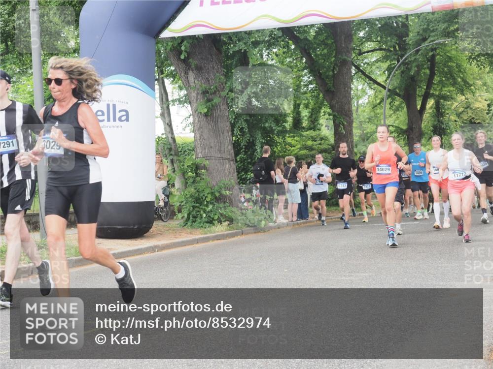 29.06.2025 - hella hamburg halbmarathon KatJ http://msf.ph/oto/8532974 29.06.2025 11:14:52 Zwischen KM18-KM19 3029, 4122, 6304, 7667 meine-sportfotos.de