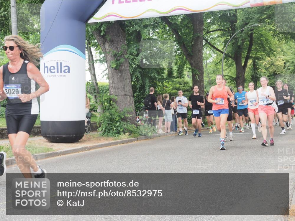 29.06.2025 - hella hamburg halbmarathon KatJ http://msf.ph/oto/8532975 29.06.2025 11:14:53 Zwischen KM18-KM19 3029, 3421, 6304, 7667 meine-sportfotos.de