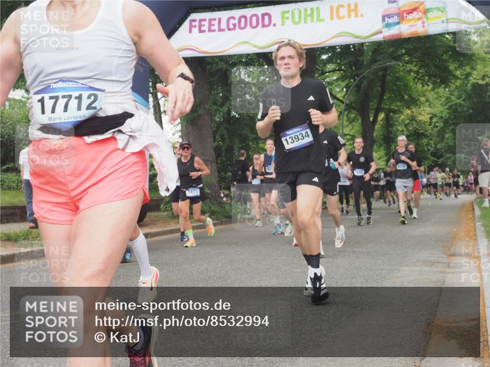 29.06.2025 - hella hamburg halbmarathon KatJ http://msf.ph/oto/8532994 29.06.2025 11:14:56 Zwischen KM18-KM19 3029, 3421, 5223, 5343, 5406, 7667 meine-sportfotos.de