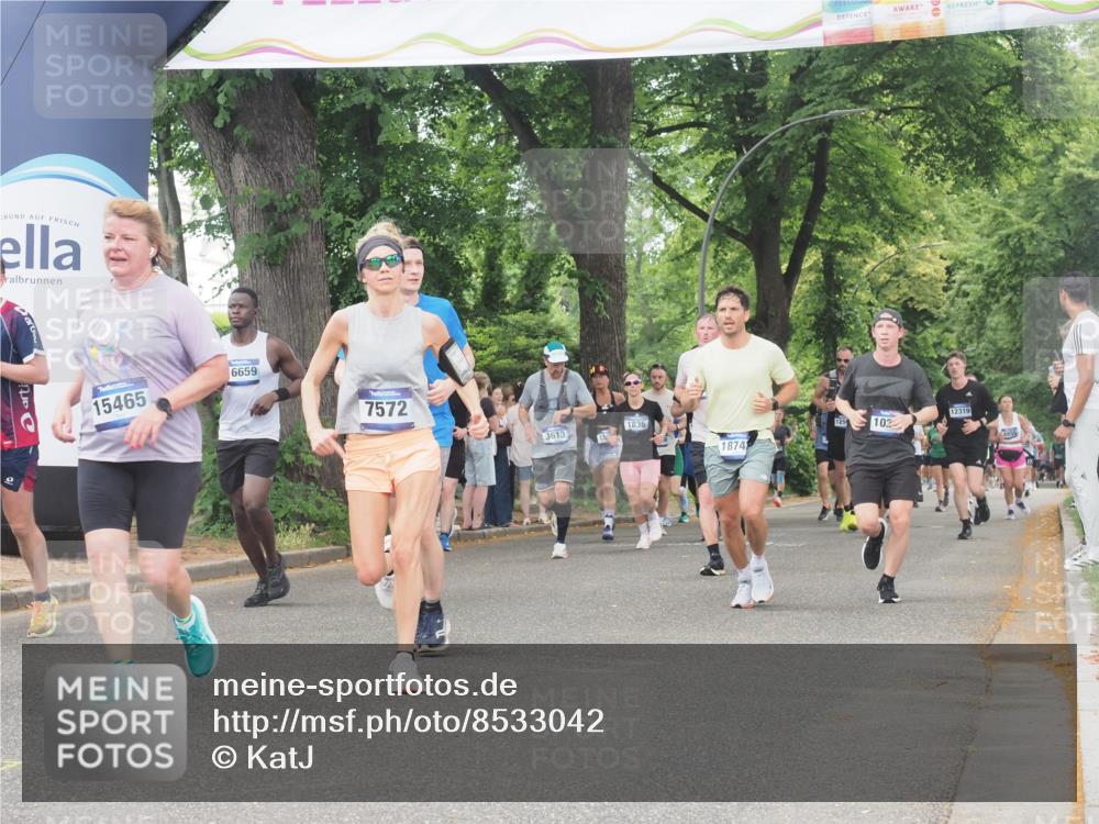 29.06.2025 - hella hamburg halbmarathon KatJ http://msf.ph/oto/8533042 29.06.2025 11:15:07 Zwischen KM18-KM19 2945, 3424, 7252 meine-sportfotos.de
